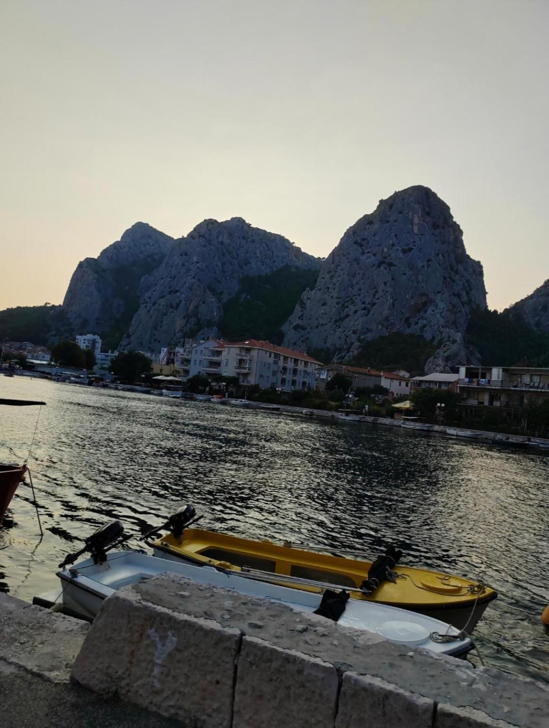 Apartmani Branko Vojnovic โอมิช ภายนอก รูปภาพ