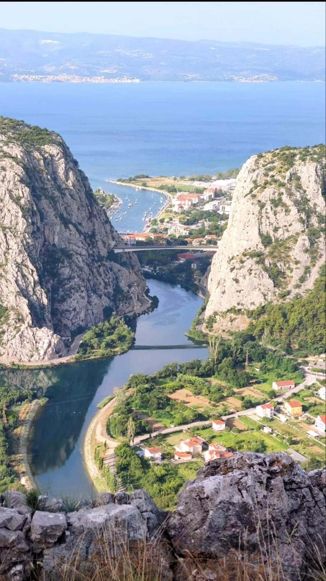 Apartmani Branko Vojnovic โอมิช ภายนอก รูปภาพ