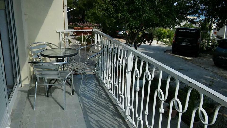 Apartmani Branko Vojnovic โอมิช ภายนอก รูปภาพ
