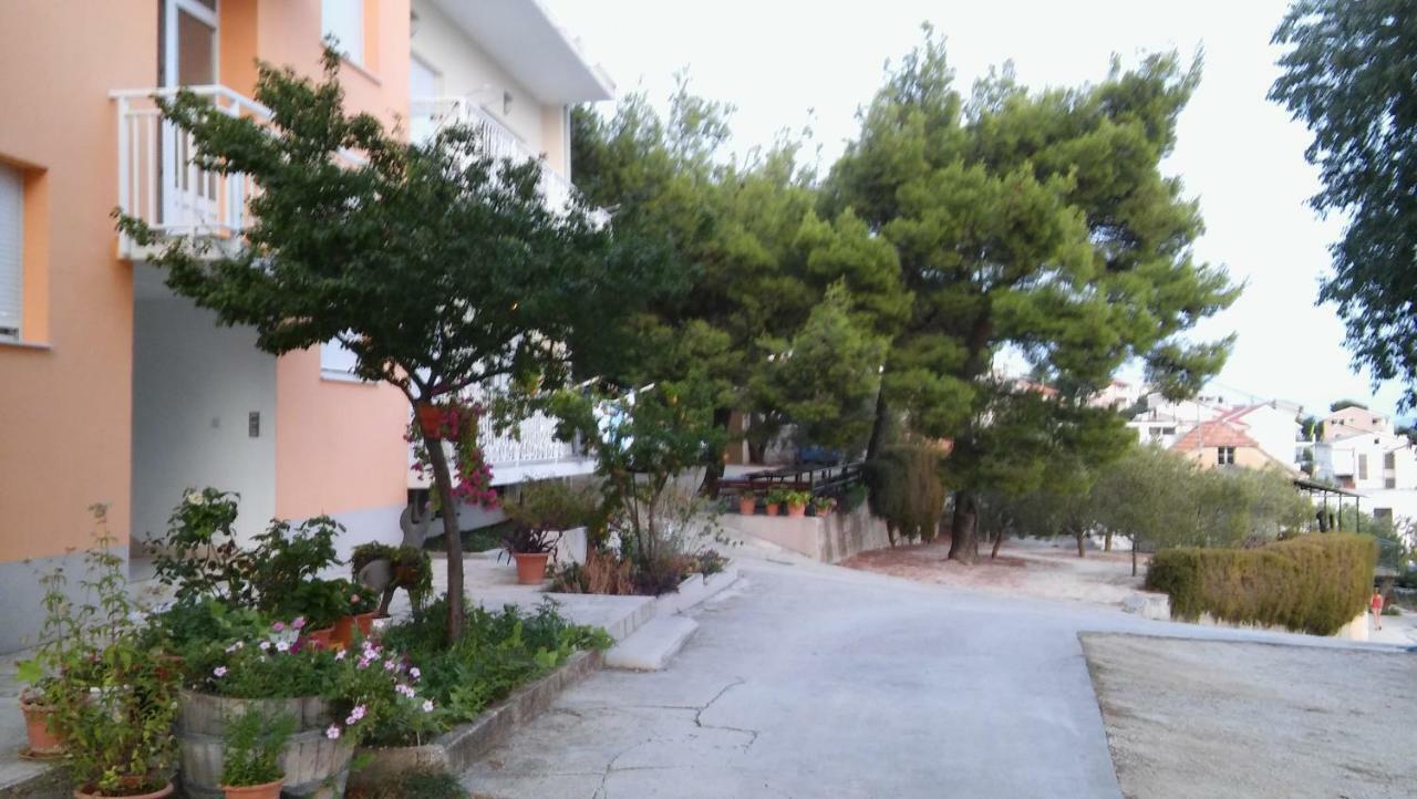 Apartmani Branko Vojnovic โอมิช ภายนอก รูปภาพ